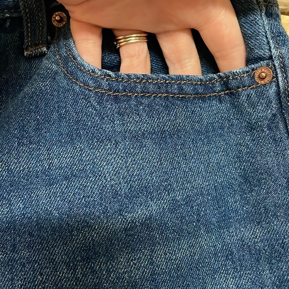 Old Navy size 10 High-rise Dark Wash Blue Jean 5” Shorts Classic Cut-Off Style - Picture 5 of 11